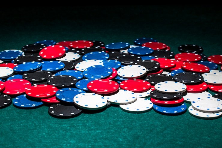 Ilustrasi simbol keamanan dan perlindungan privasi data digital